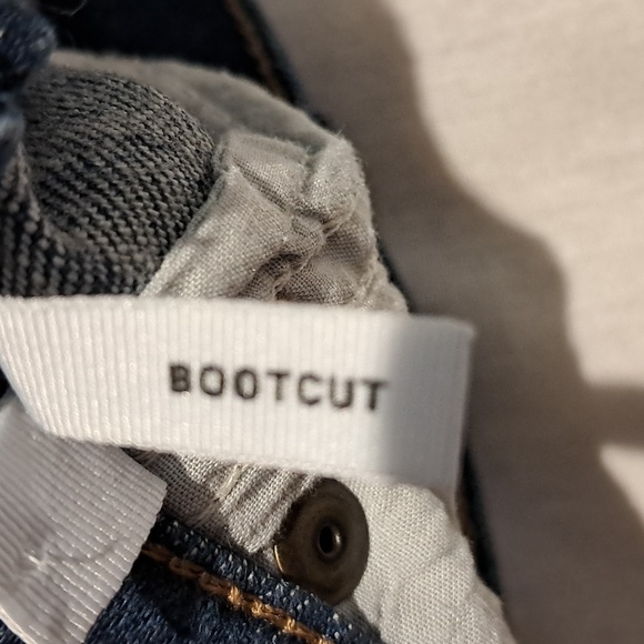 Loft Outlet Bootcut Jeans. Size 6. Medium Wash. - Picture 15 of 16